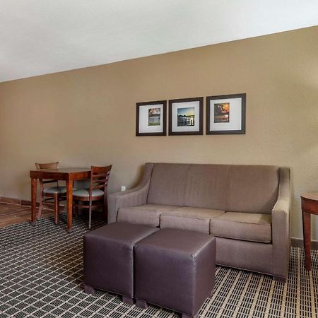 Comfort Suites Delavan - Lake Geneva Area Exterior photo
