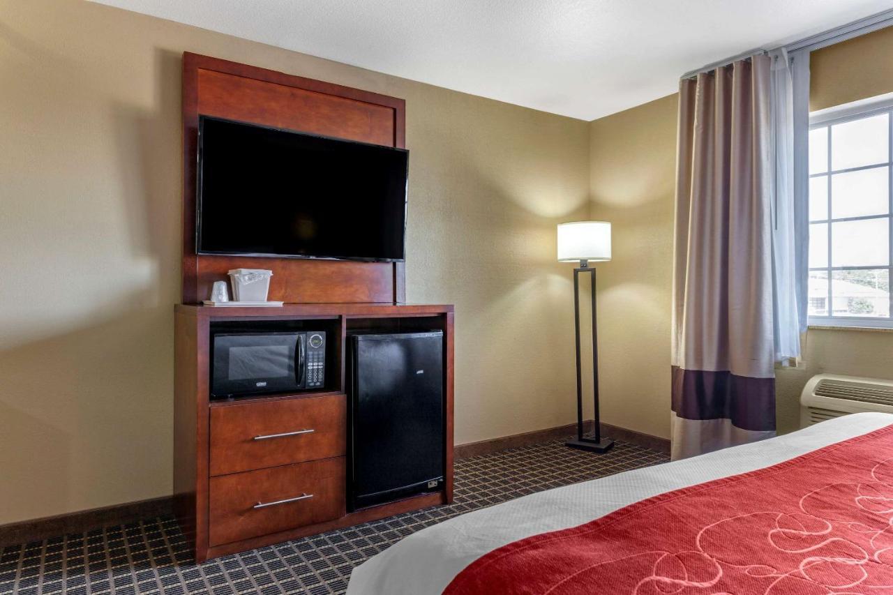 Comfort Suites Delavan - Lake Geneva Area Exterior photo