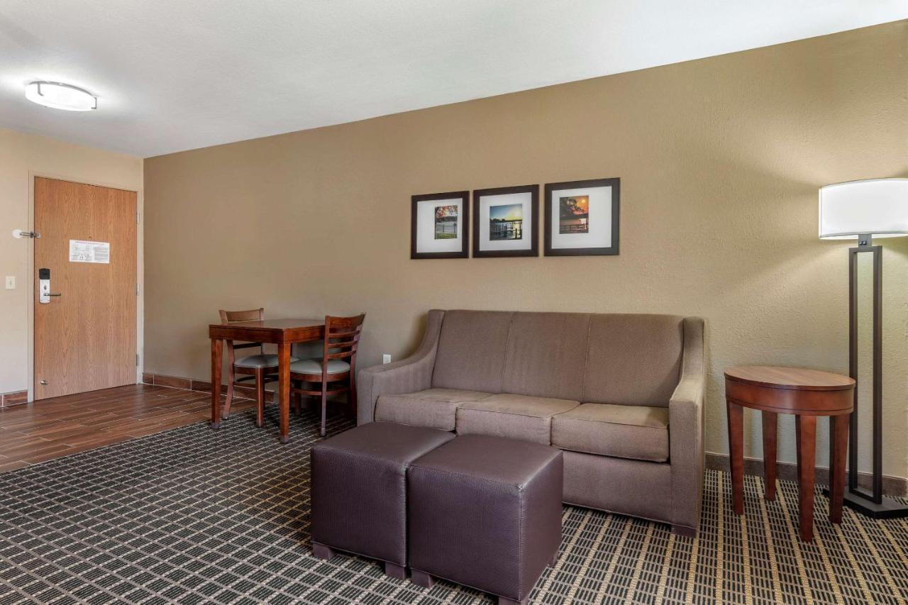 Comfort Suites Delavan - Lake Geneva Area Exterior photo