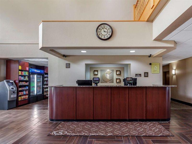 Comfort Suites Delavan - Lake Geneva Area Exterior photo