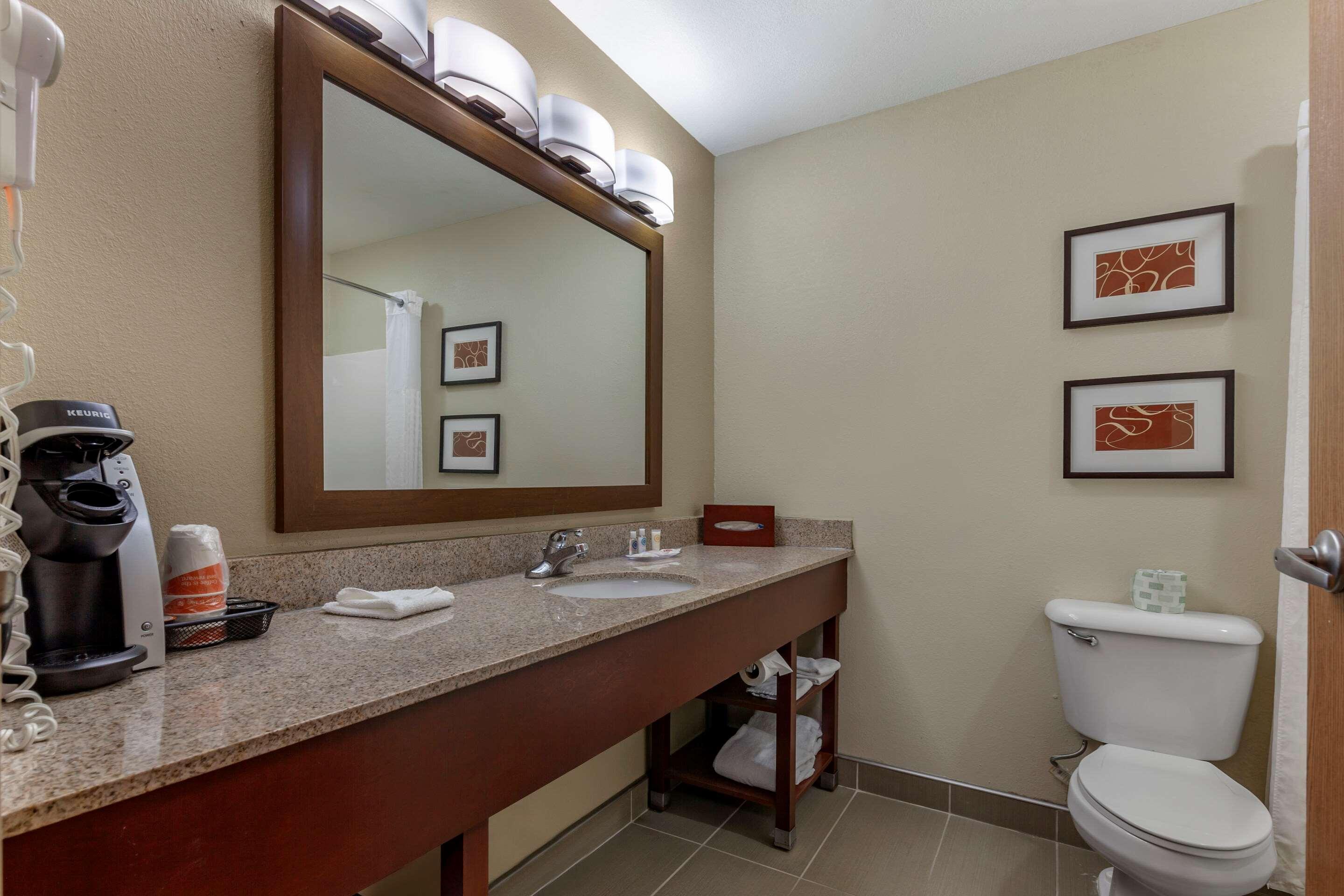 Comfort Suites Delavan - Lake Geneva Area Exterior photo