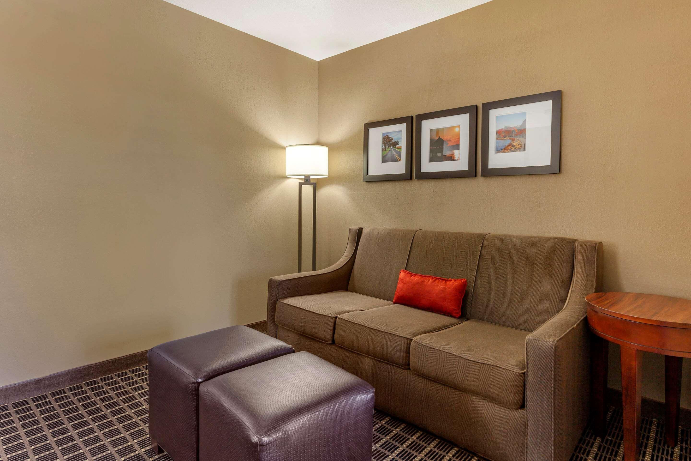 Comfort Suites Delavan - Lake Geneva Area Exterior photo
