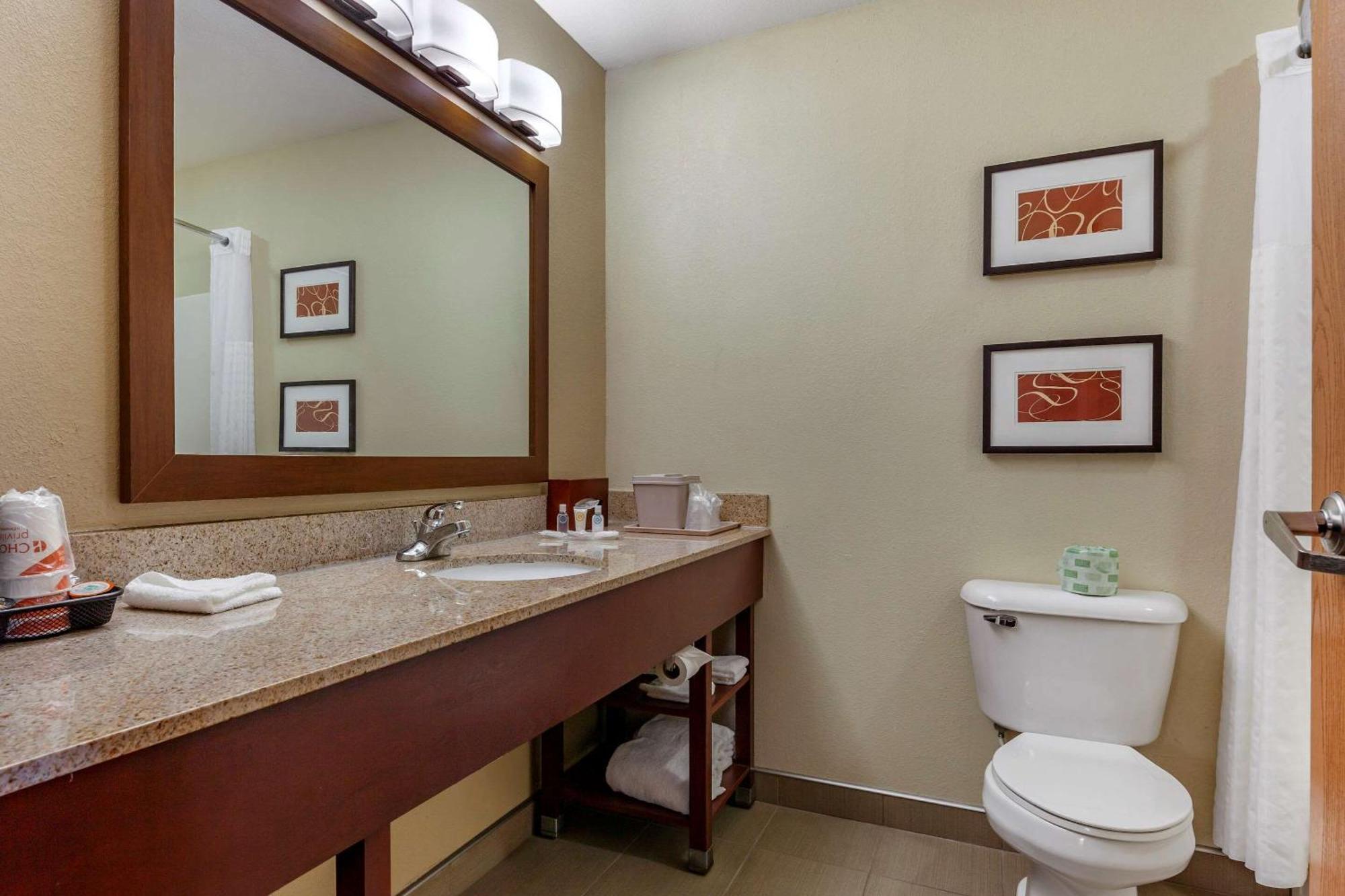 Comfort Suites Delavan - Lake Geneva Area Exterior photo