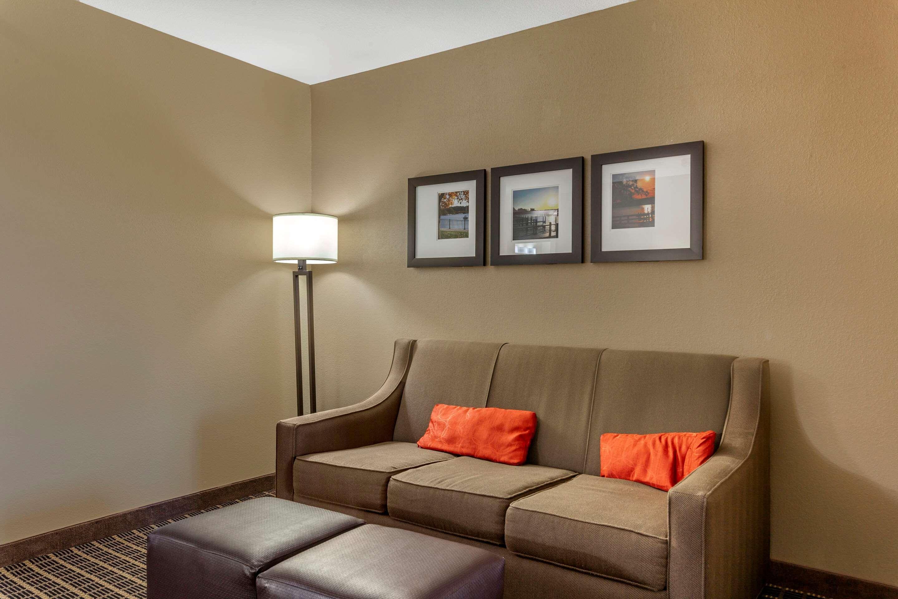 Comfort Suites Delavan - Lake Geneva Area Exterior photo
