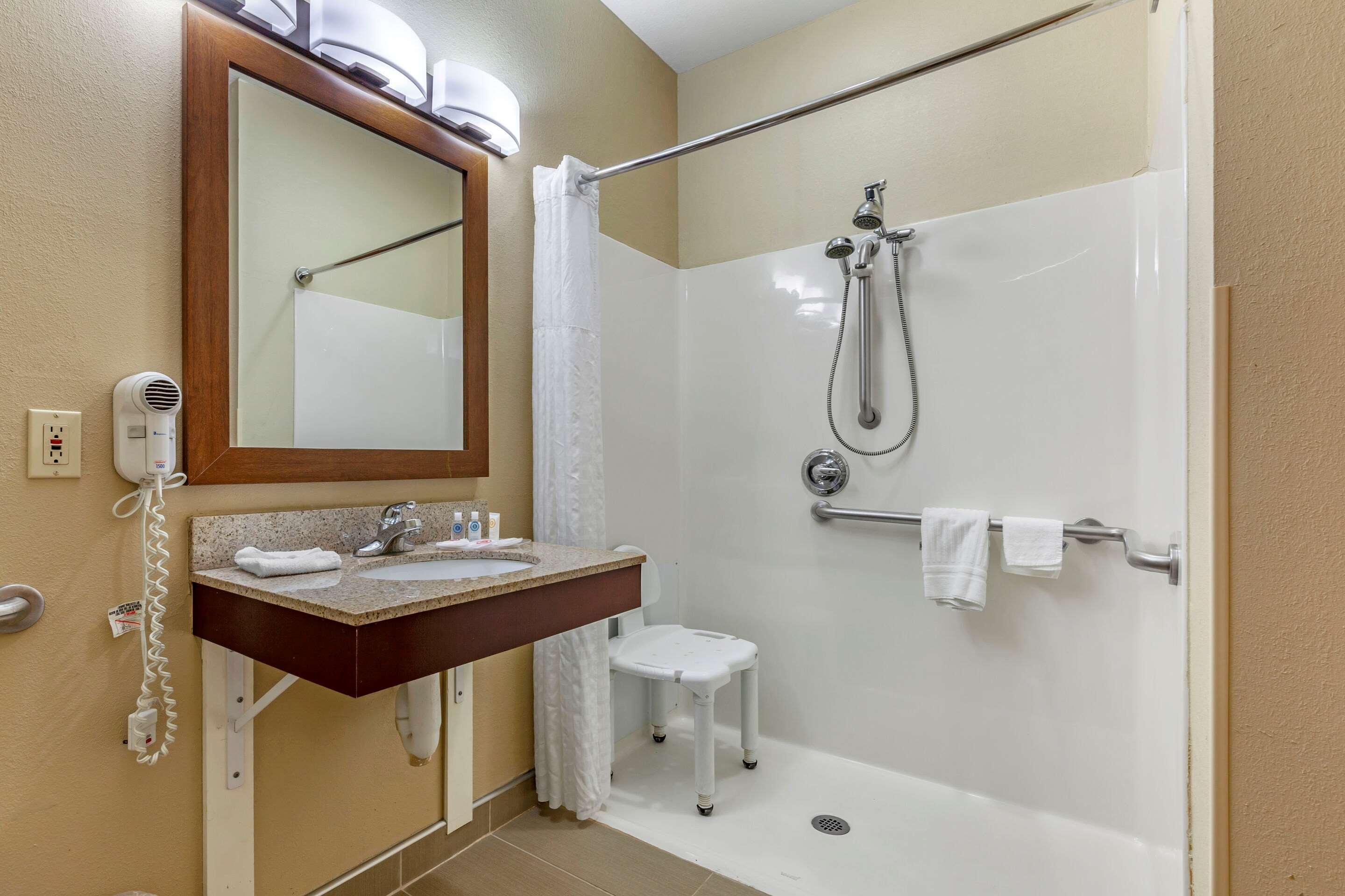 Comfort Suites Delavan - Lake Geneva Area Exterior photo