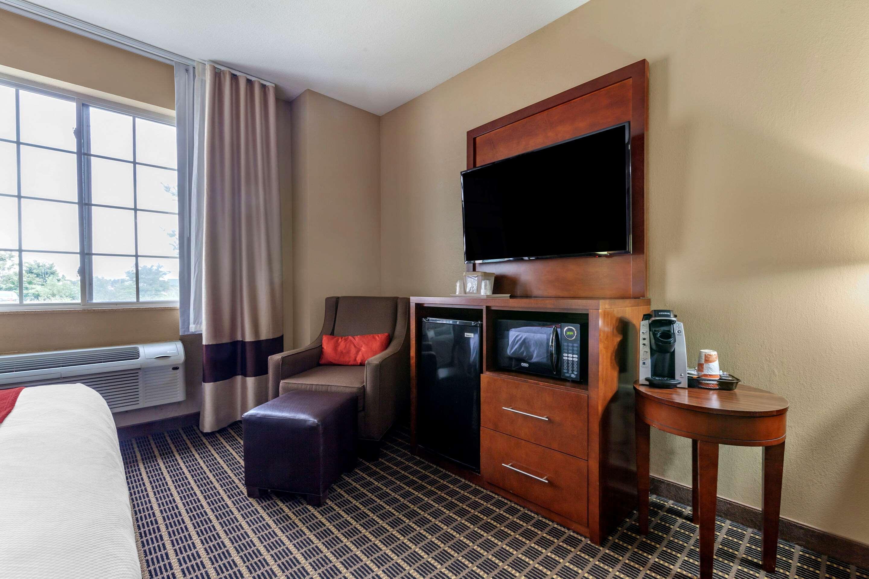 Comfort Suites Delavan - Lake Geneva Area Exterior photo