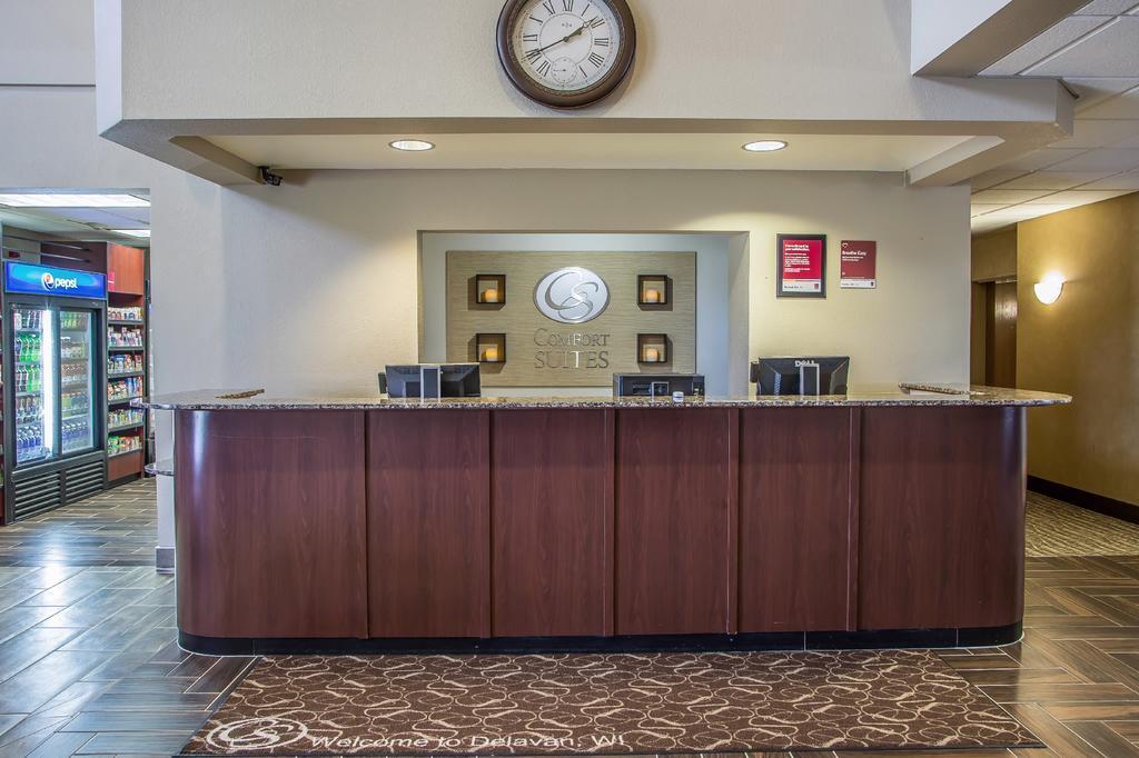 Comfort Suites Delavan - Lake Geneva Area Exterior photo