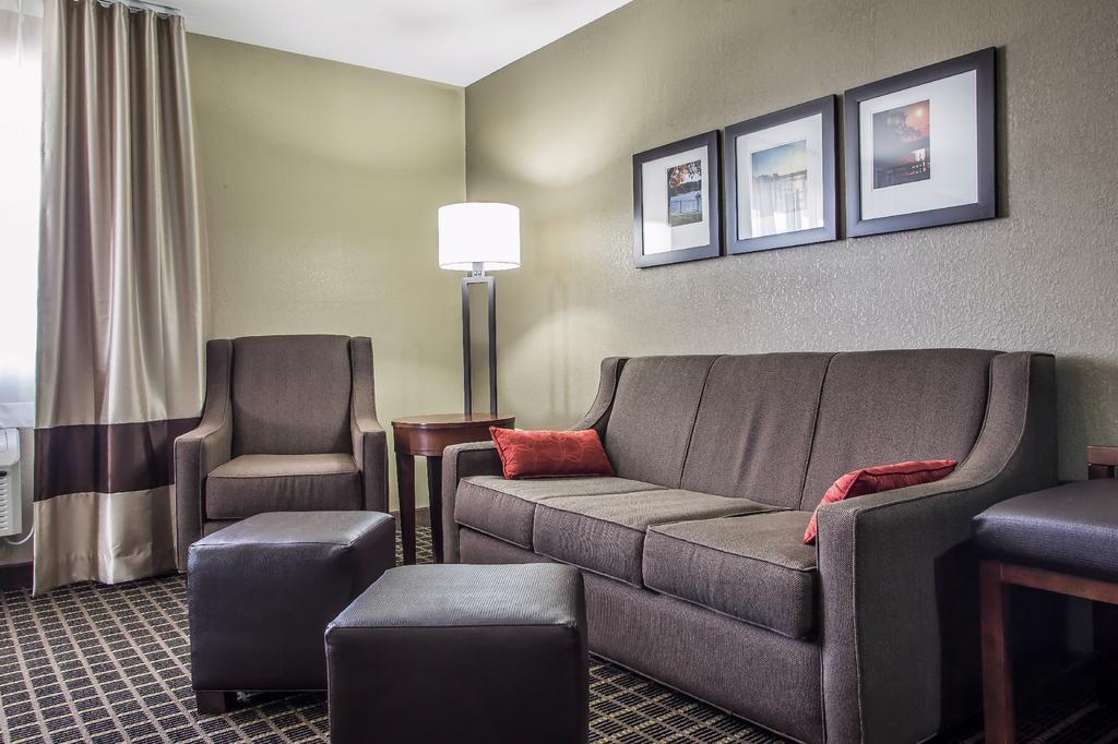 Comfort Suites Delavan - Lake Geneva Area Exterior photo