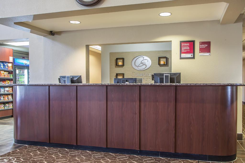 Comfort Suites Delavan - Lake Geneva Area Exterior photo