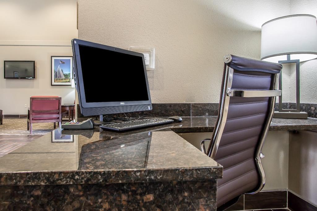 Comfort Suites Delavan - Lake Geneva Area Exterior photo