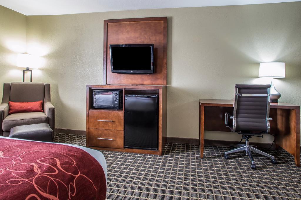 Comfort Suites Delavan - Lake Geneva Area Exterior photo