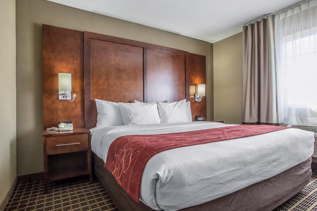 Comfort Suites Delavan - Lake Geneva Area Exterior photo