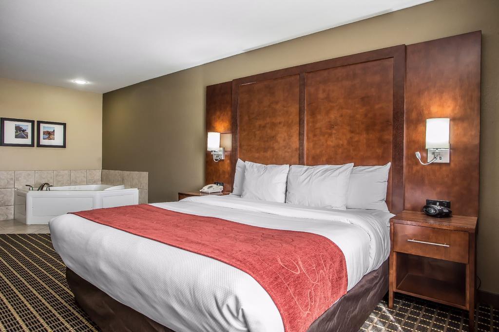 Comfort Suites Delavan - Lake Geneva Area Exterior photo