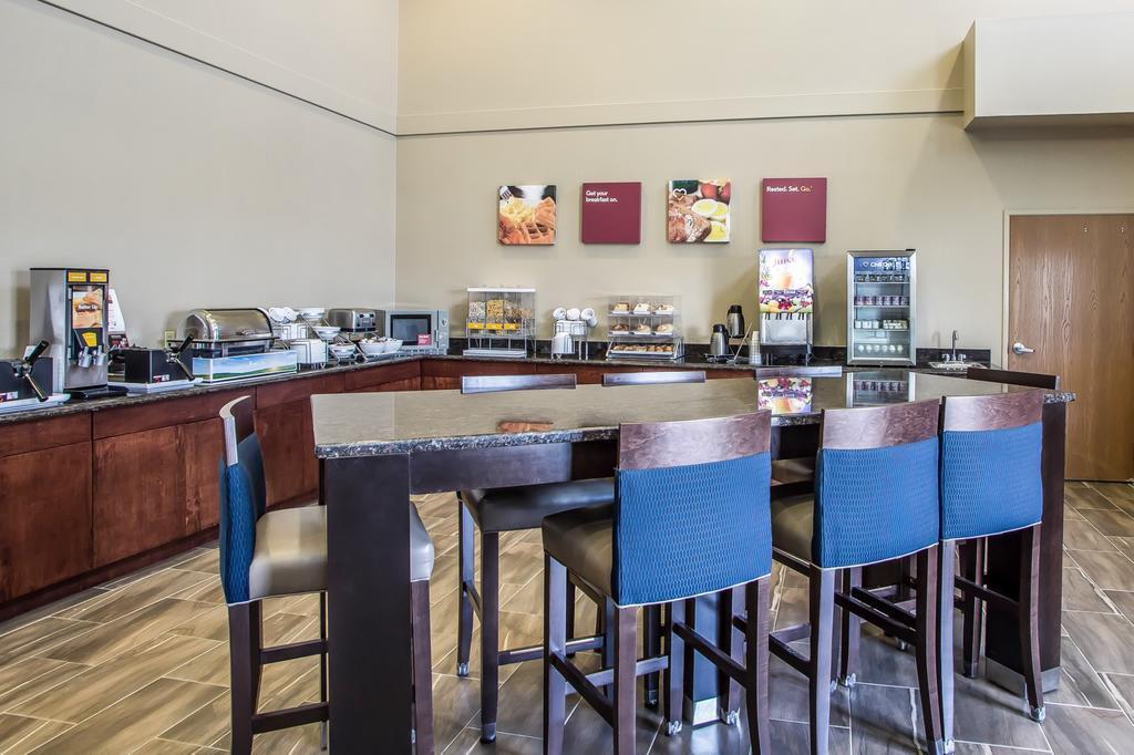 Comfort Suites Delavan - Lake Geneva Area Exterior photo