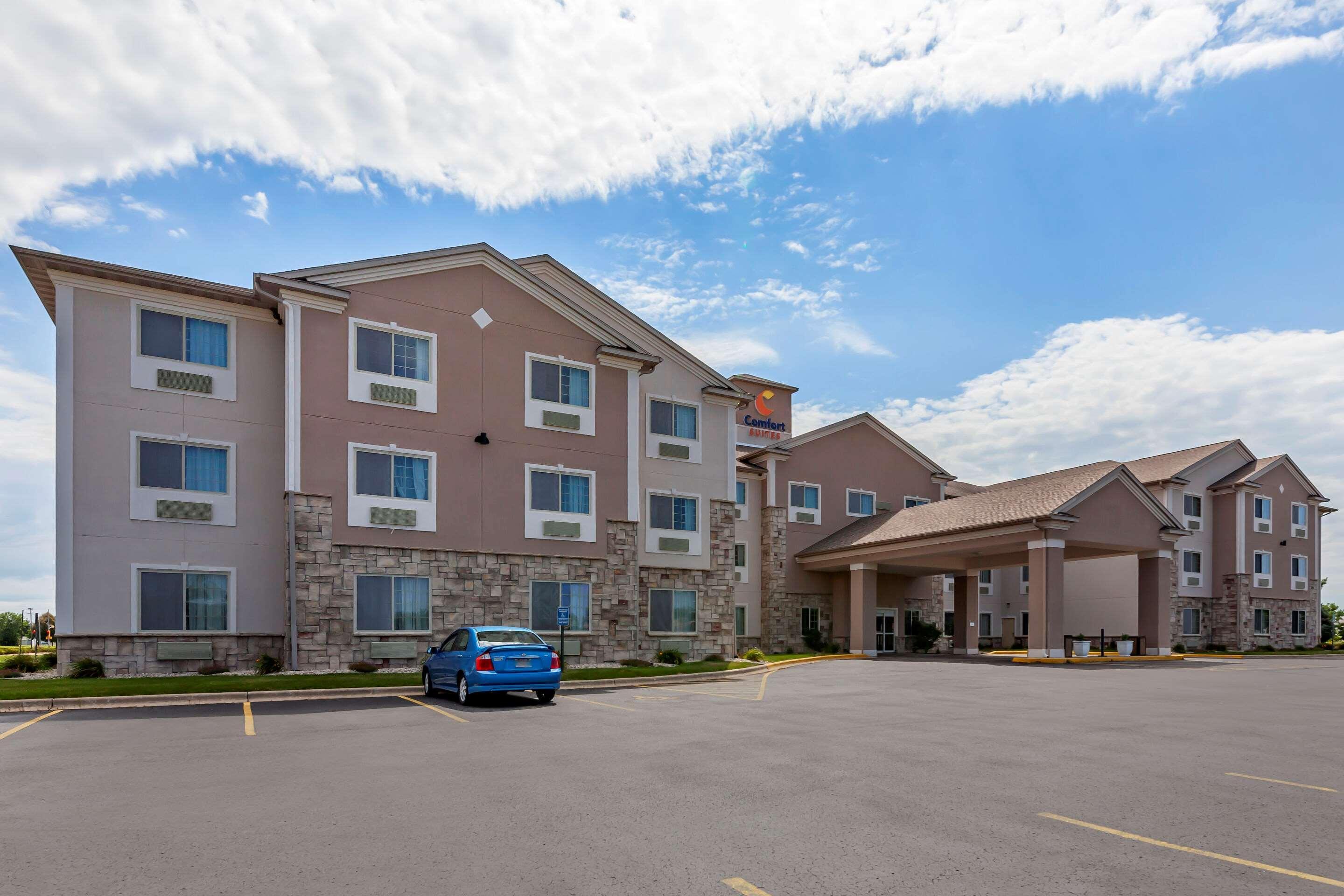 Comfort Suites Delavan - Lake Geneva Area Exterior photo