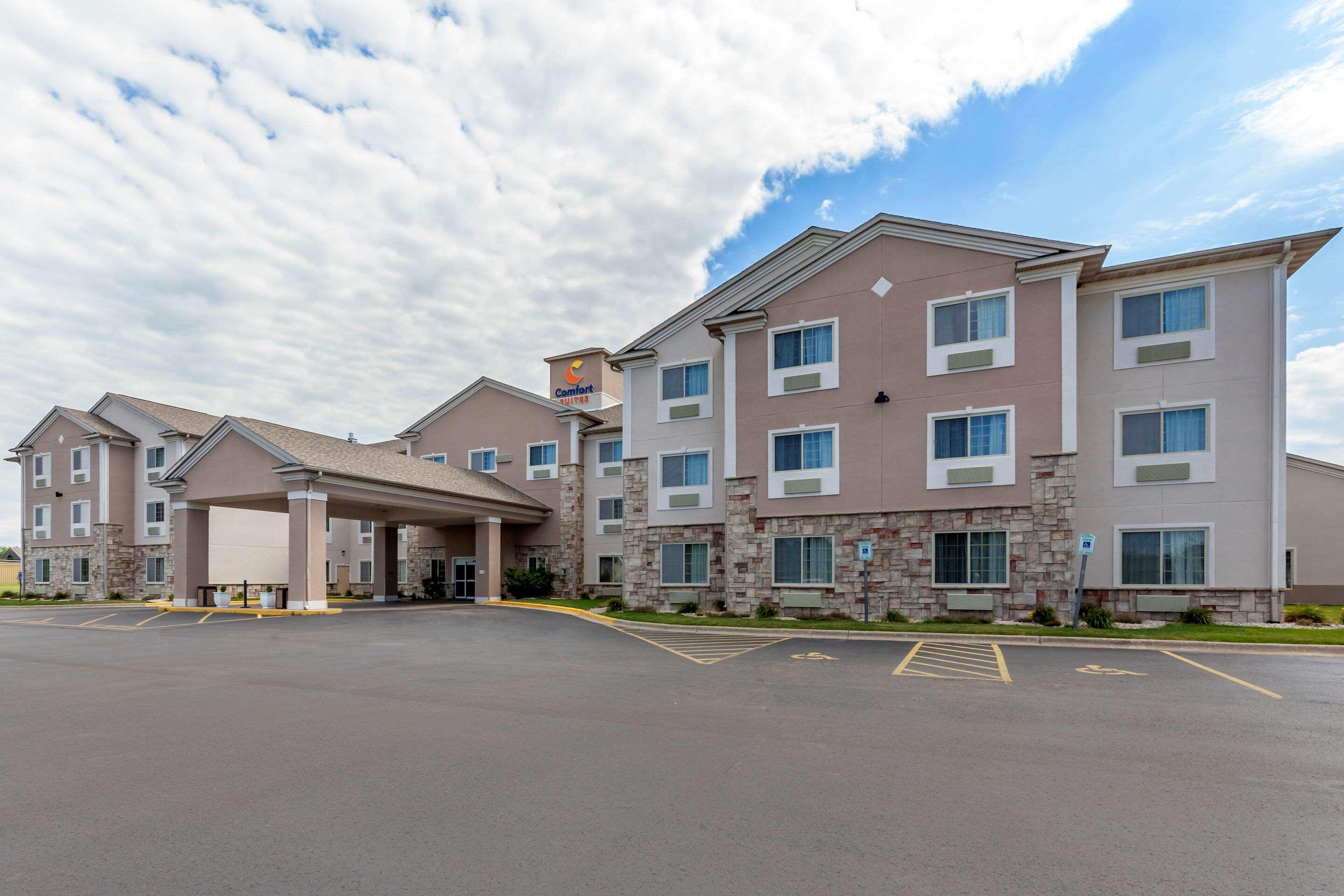 Comfort Suites Delavan - Lake Geneva Area Exterior photo