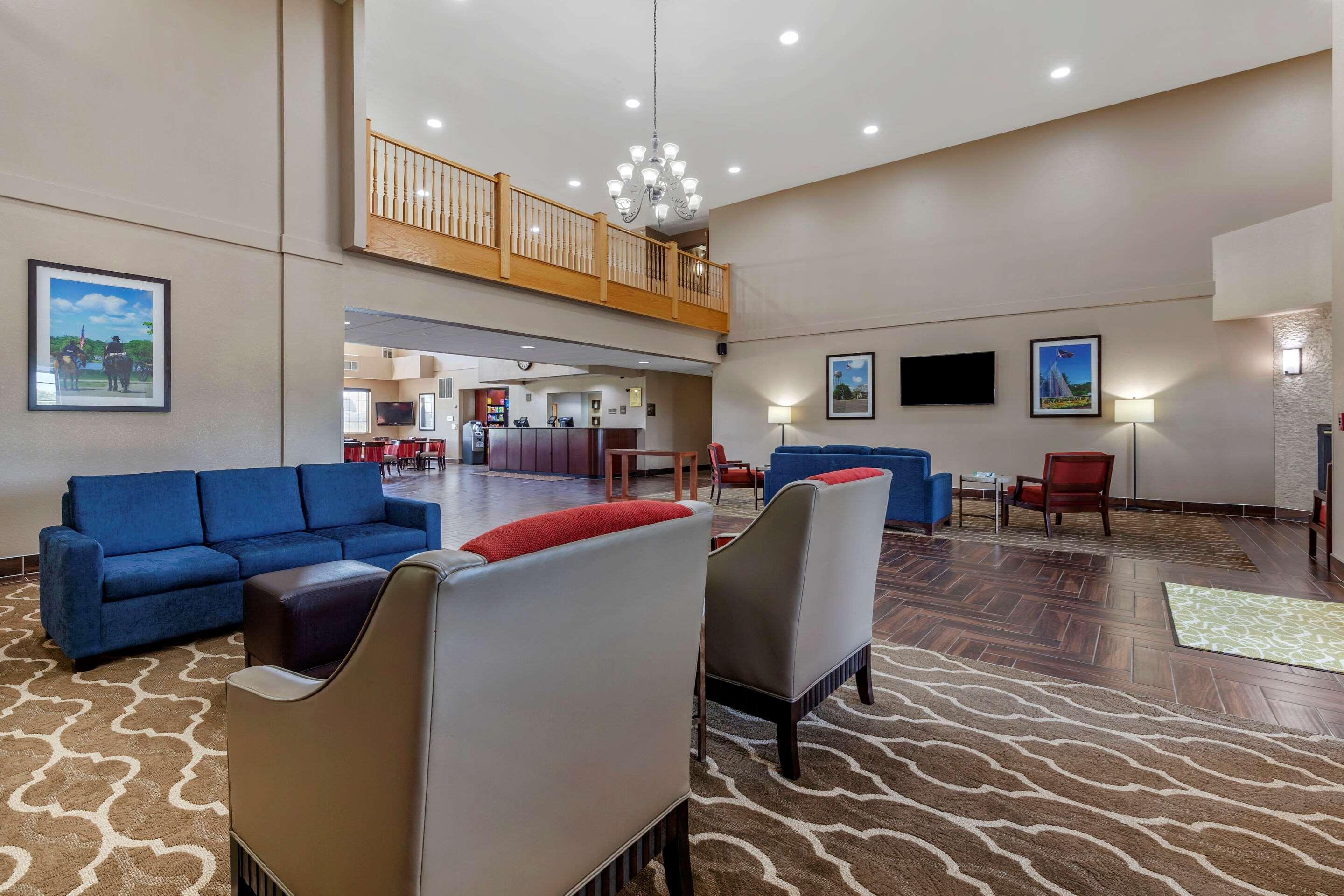 Comfort Suites Delavan - Lake Geneva Area Exterior photo